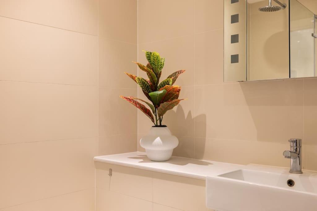 Wild Roses Serviced Apartments - Borough Londra Esterno foto