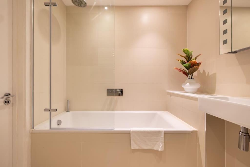 Wild Roses Serviced Apartments - Borough Londra Esterno foto